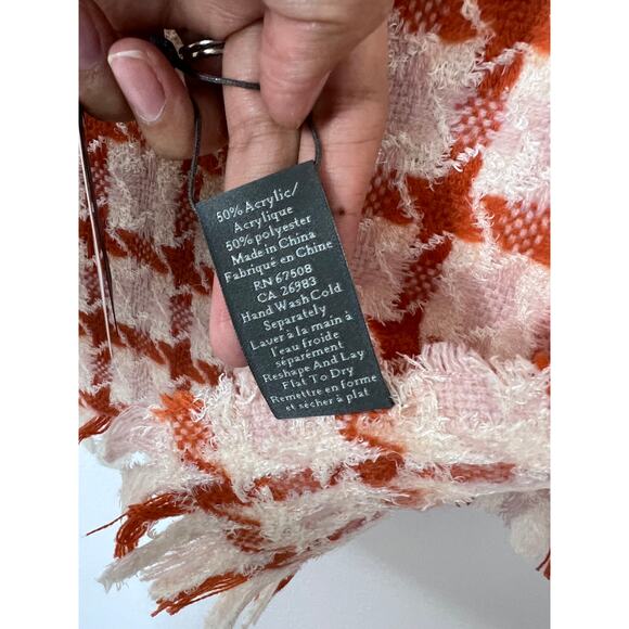 Vince Camuto Houndstooth Fringe Scarf in Spice Orange/Cream NWT - Picture 3 of 6